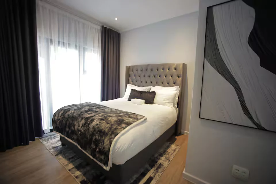 Queen bedroom at The Monroe